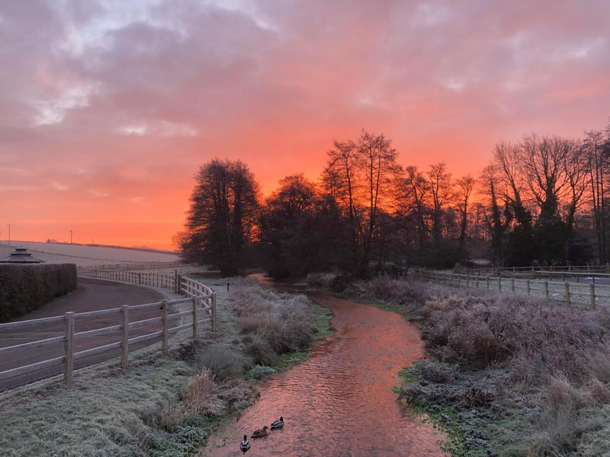 Tewinbury Farm Hotel Bagian luar foto