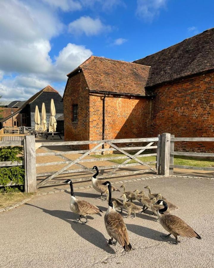 Tewinbury Farm Hotel Bagian luar foto